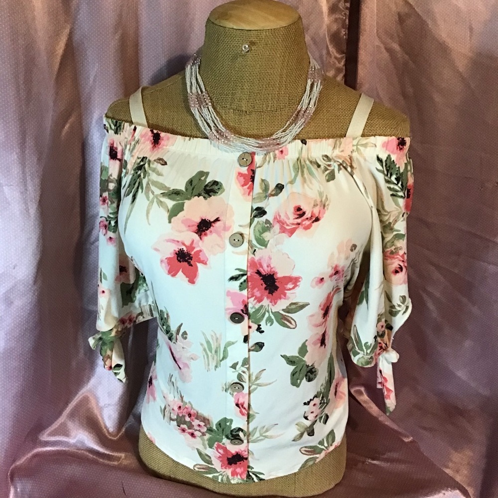 💕🔥👚2 for $40 Gorgeous Floral Blouse 👚🔥💕 - Picture 1 of 6